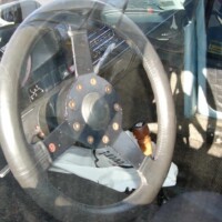 Note wooden gear shift knob.