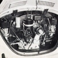 Super Vee sedan is powered by a '62 Porsche Super 90 engine, brought up to date with installation of SCAT 300 camshaft, Sanderson exhaust extractor. Engine has been modified to accept 200mm flywheel, diaphragm-type clutch fitted with Velvetouch disc.