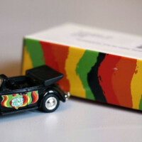Lledo 1:43 die-cast with mail order box.