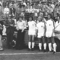 Bu00f6kelbergstadion, 1974. The German national team won the World Cup after a 2-1 victory over the Netherlands in the final in Munich. Dealership Waldhausen+Bu00fcrkel presented each Borussia player involved on the Bu00f6kelberg with a Beetle Convertible. From left to right: Dieter Waldhausen (GF Wabu00fc), Dierk Bu00fcrkel (GF Wabu00fc), Hacki Wimmer, Jupp Heynckes, Berti Vogts, Wolfgang Kleff, Rainer Bonhof, Werner Tolls (Wabu00fc).